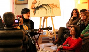 El club cultural El Cercano, en Orense, acoge la II muestra de pintura "Solidarios x Amor al Arte", organizada por Aulas Abiertas en favor de sus comedores escolares en Perú