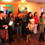 El club cultural El Cercano, en Orense, acoge la II muestra de pintura "Solidarios x Amor al Arte", organizada por Aulas Abiertas en favor de sus comedores escolares en Perú